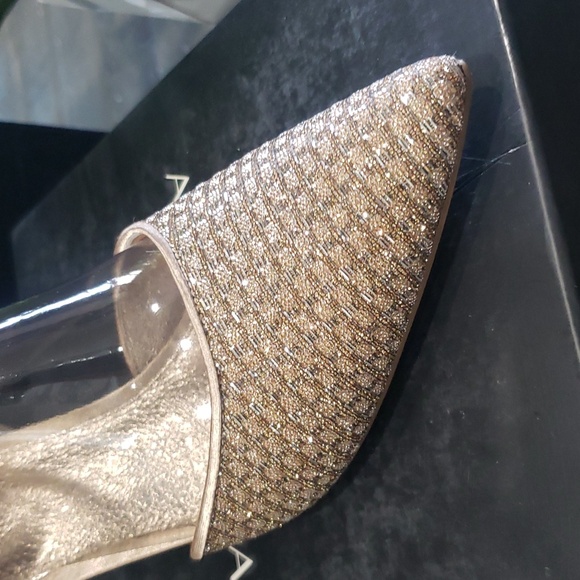 NIB Adrianna Papell Hadleigh Gold Crystal - Picture 2 of 5